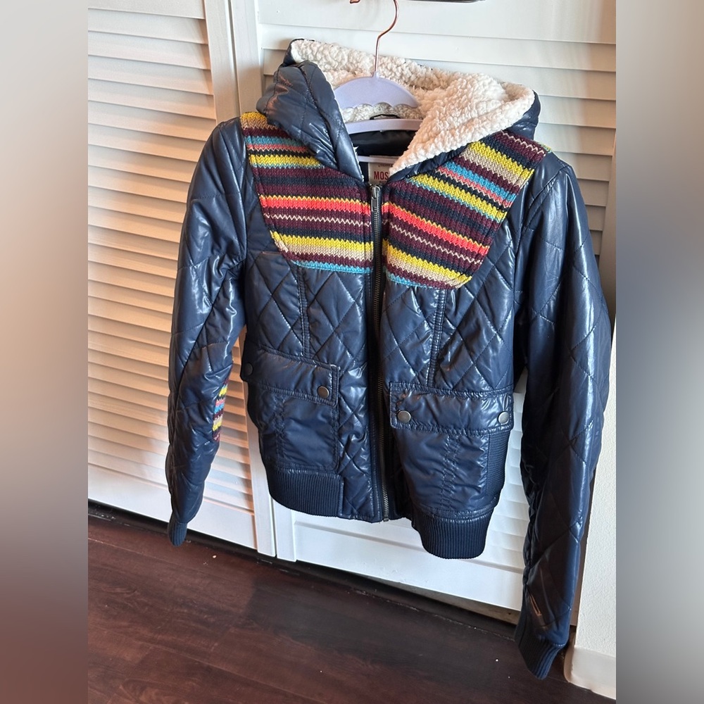 Mossimo Supply Co. Navy Puffer 70s inspired puffer Jacket with stripe accents